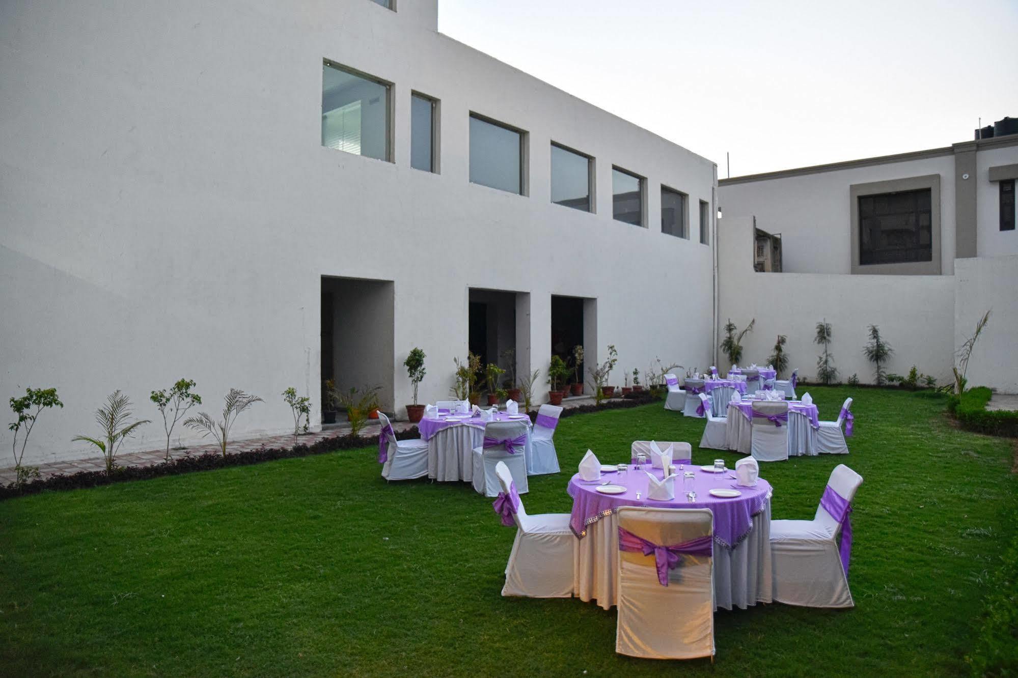 Hotel Gandharva- A Green Hotel Jaipur Exterior photo